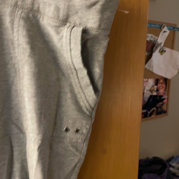 Ladies capris - Picture 2 of 7